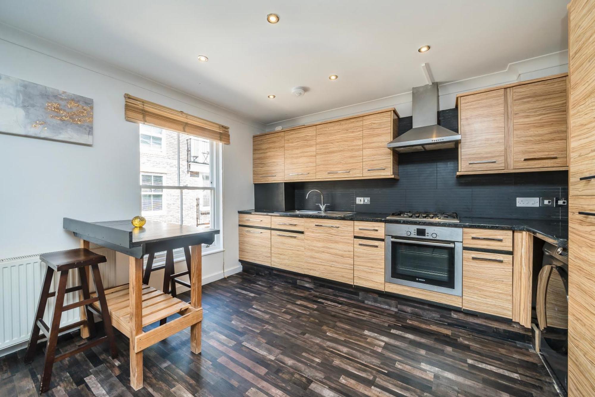 Elgin Mews North Beside Maida Vale Tube And Parking Long Term Bookings * London